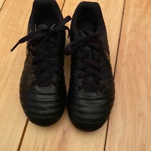 Nike Kids Tiempo Legend 7 Club FG Soccer Cleats Black/Gold Sz 12